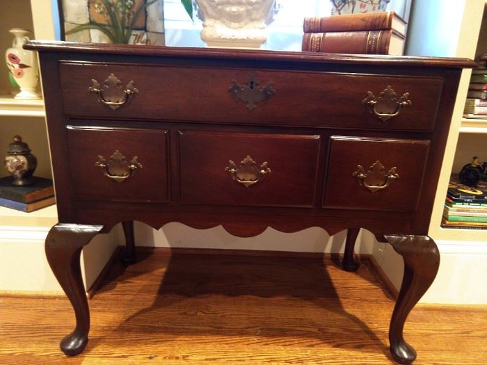 Vintage English 5-drawer mahogany chest. 