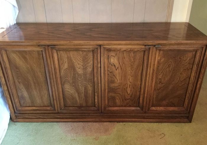 Vintage Wooden Console Table https://ctbids.com/#!/description/share/86924