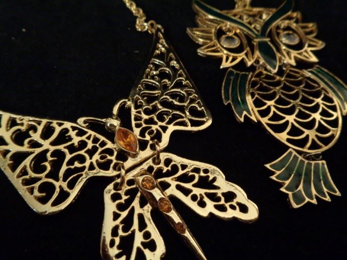 Collection vintage costume jewelry necklaces