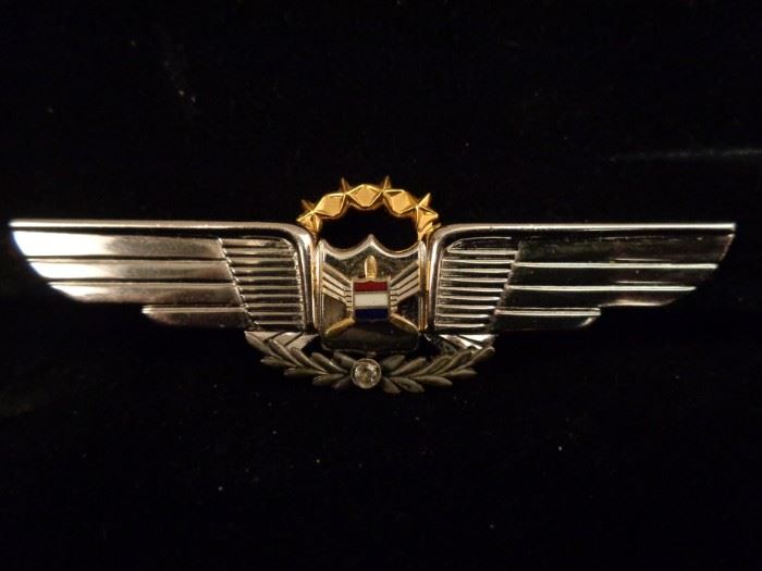 Vintage United Airlines pilot wings pin