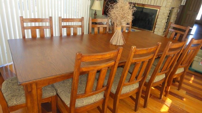 Kitchen table with 10 chairs, 2 leaves in the table 