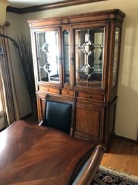 Raylen Vineyards 2 Piece China Cabinet