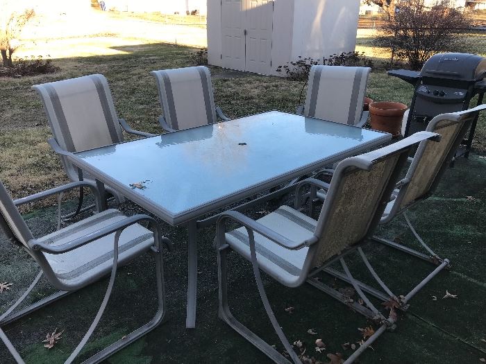 Outdoor dining table & 6 chairs