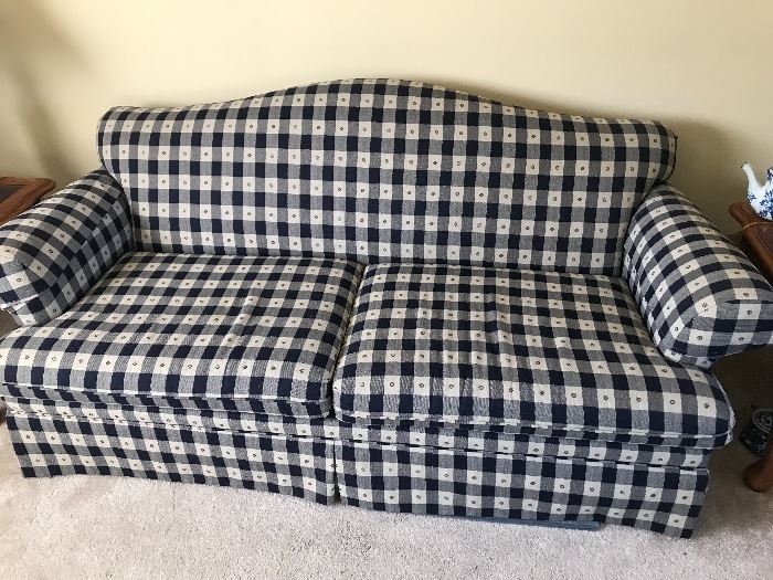 Comfortable sofa - like new
