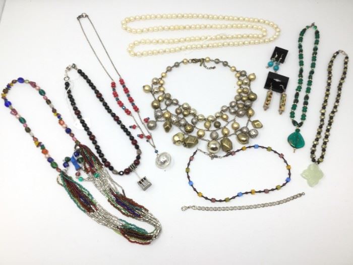 Costume Jewelry: Beads, Beads, Beads https://ctbids.com/#!/description/share/86840
