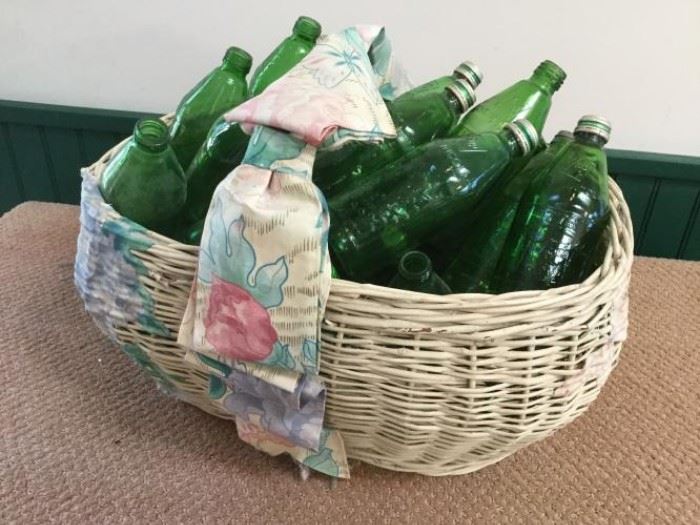 Vintage Green Glass 7-Up Bottles   https://ctbids.com/#!/description/share/87916