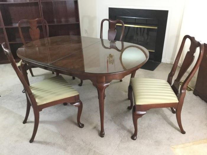 Mahogany Dining Table and Chairs https://ctbids.com/#!/description/share/87919     