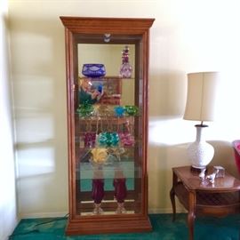 Lighted glass display cabinet 