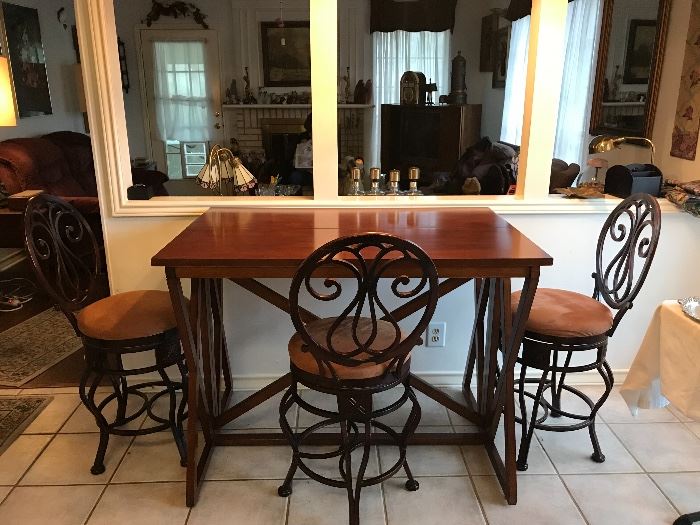 DINETTE SET/ SWIVEL CHAIRS