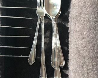 81 pieces of Reed & Barton “Dancing Flowers” sterling silver flatware. Detailed piece count in the description. 