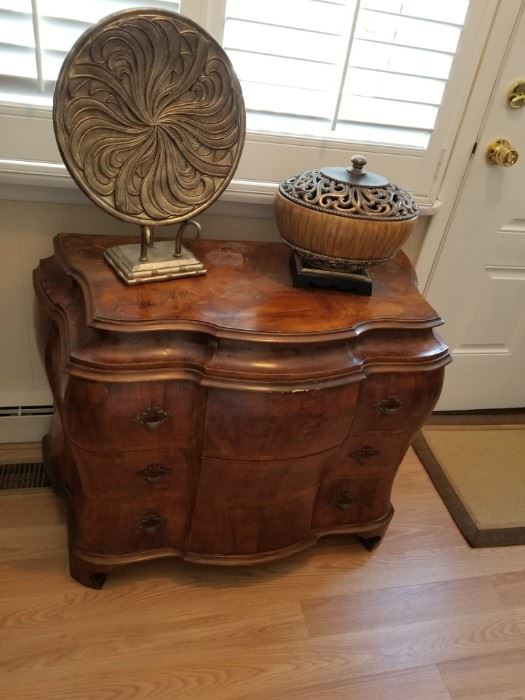Decorative accent items (sorry: owner taking chest of drawers)