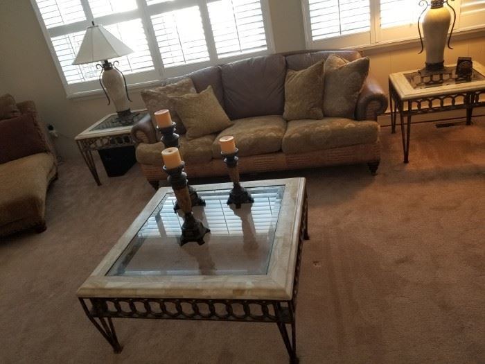 Coffee table & two end tables; lamps & decor