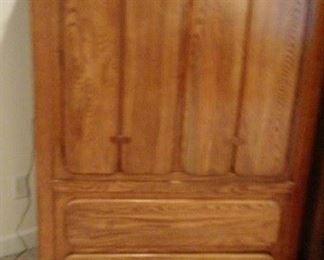 5’ Men’s/Ladies Armoire Chest. Inside features loads of sectional areas for small to large items. 