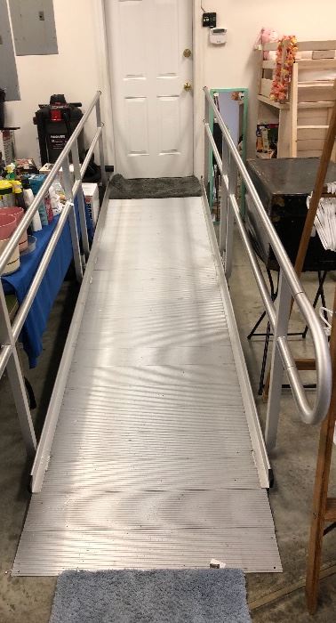 Prairie View Industries 16’ x 36” Aluminun Modular Entryway Wheelchair Ramp Like New and great condition. 