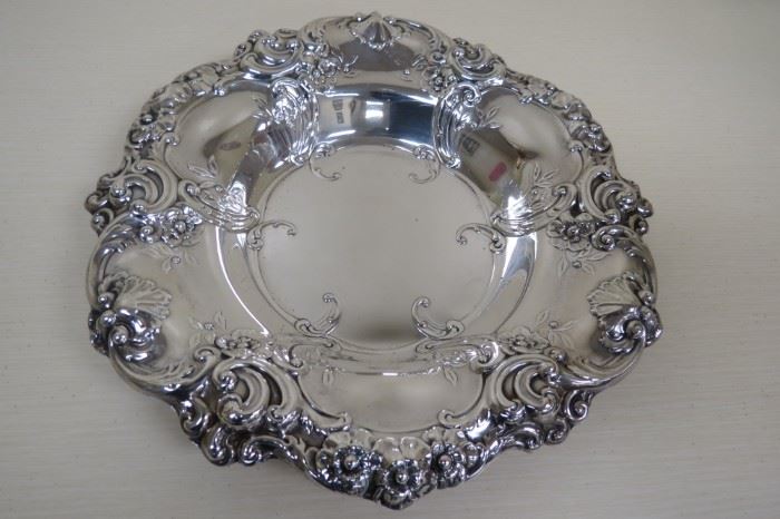 Beautiful Gorham "Melrose" sterling silver centerpiece bowl.