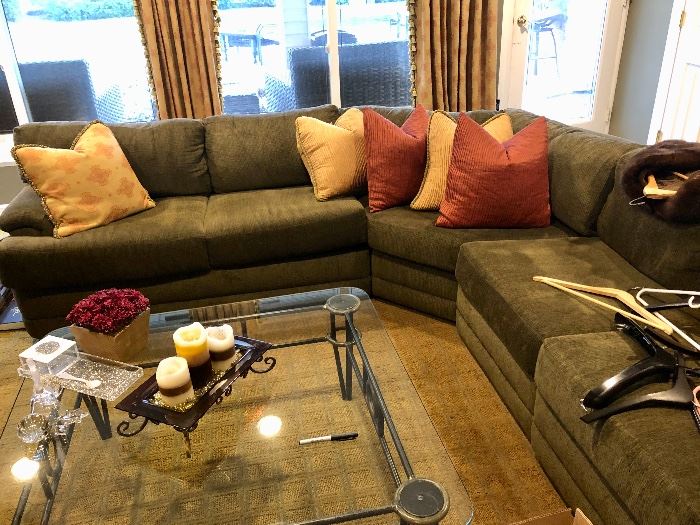Sectional sofa in excellent shape & coffee table