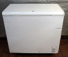 Hier Electric Chest Freezer Model #HF71CL52NW, 7.1 Cu Ft, On Wheels, 38" x 37" x 22"