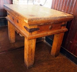 Rustic Side Table With Metal Accents, 21.5" x 26.5" x 20.5"