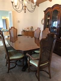 Dining table, 6 chairs, 2 leafs, and fitted pads
