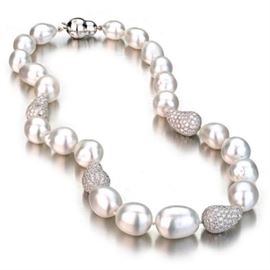 LOT 387 RARE WHITE SOUTHSEA PEARL NECKLACE