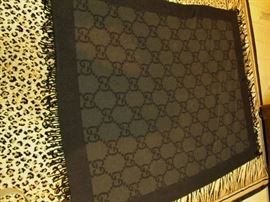 Gucci high quality throw, original label, reversible 