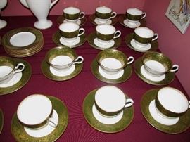 Wedgwood Florentine  Dark green "Gold Dragons" 108 pieces 