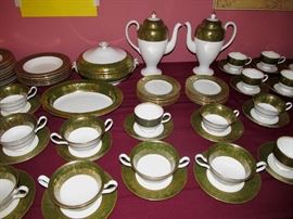 Wedgwood Florentine  Dark green "Gold Dragons" 108 pieces 