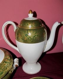 Wedgwood Florentine  Dark green "Gold Dragons" 108 pieces 