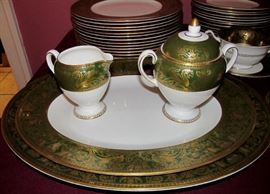 Wedgwood Florentine  Dark green "Gold Dragons" 108 pieces 