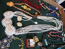 very large fresh water pearls necklace