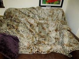 DONNA SALYERS FABULOUS FURS SIGNATURE SERIES LEOPARD THROW 