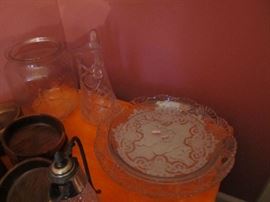 Planter Peanuts jar lid not present 