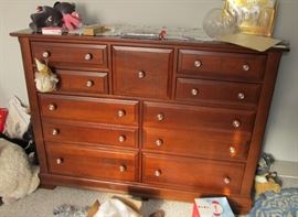 High quality chest of drawers