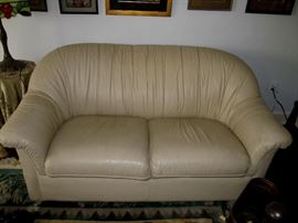 leather loveseat 