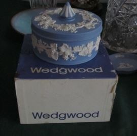 vtg. Wedgwood dresser box