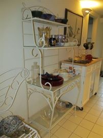 nice large bakers rack 