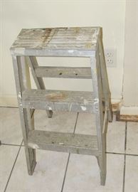 vtg. aluminum step ladder