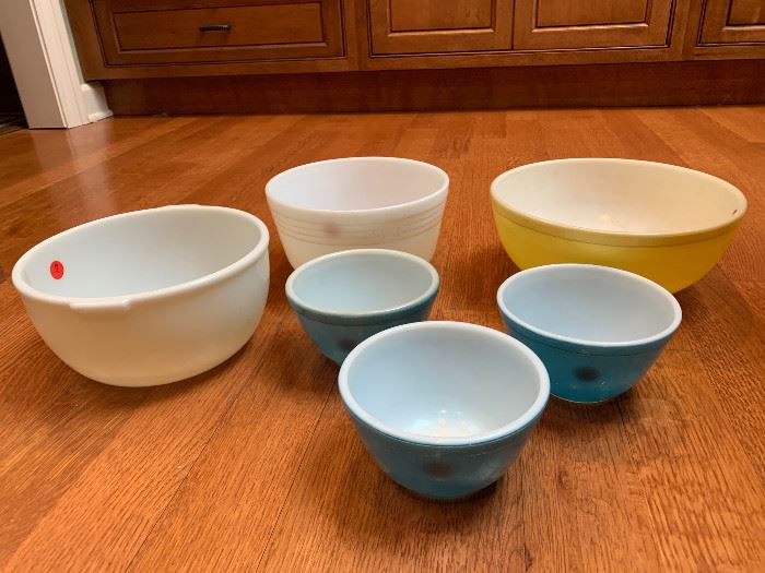 1950's vintage Pyrex mixing bowl sets