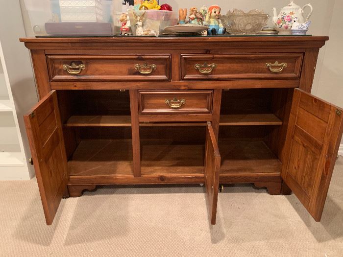 Pennsylvania House Buffet in excellent condition