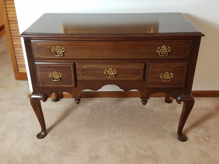 Colonial Vanity w/Inlaid Wood https://ctbids.com/#!/description/share/86574