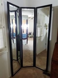 Tri-Fold Room Mirror & Room Divider https://ctbids.com/#!/description/share/86886