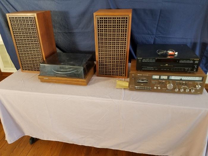 Vintage Home Stereo System With Turntable https://ctbids.com/#!/description/share/85787
