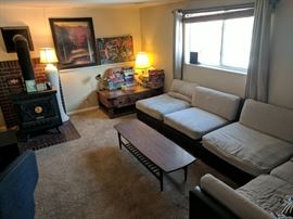 This estate has a lot of nice household items. Everything has been used, but also well cared-for.