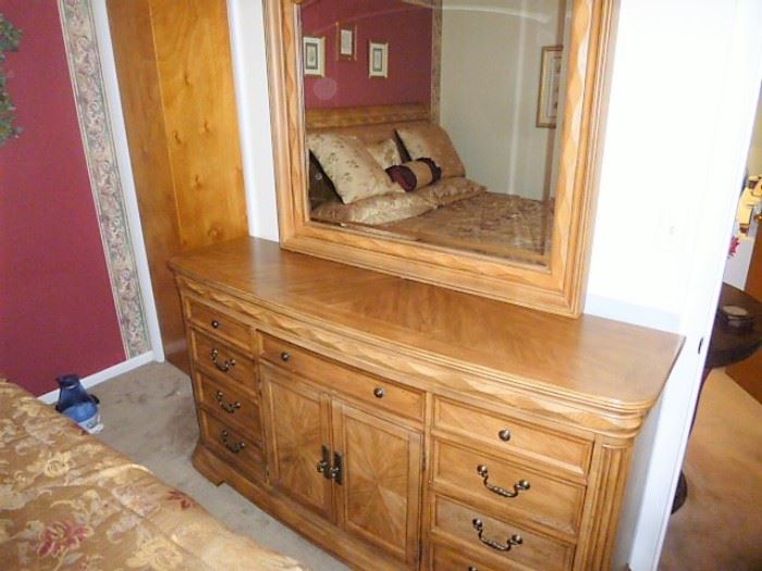 Matching Bedroom Dresser / Mirror $300! SUPER CLEAN!