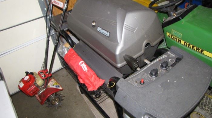 nice gas grill, intact !