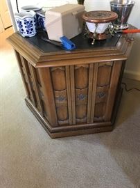 Cabinet / End Table $ 52.00