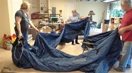 Inflatable outdoor screen