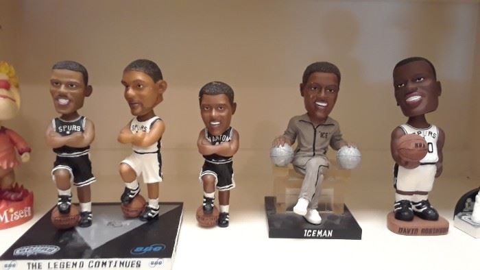 Bobble head figures of various Spurs players