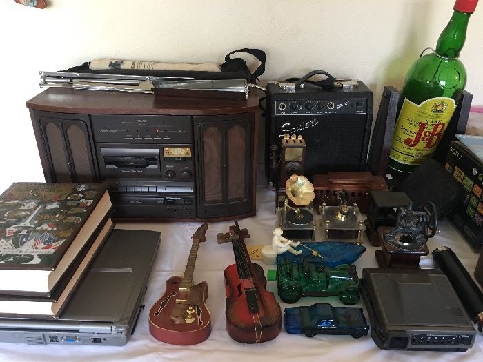Nice vintage look stereo - nice sound!!  Squier amp, vintage music boxes, cameras, Texas Enclypedia 