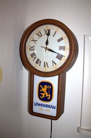 Vintage Lowenbrau bar clock